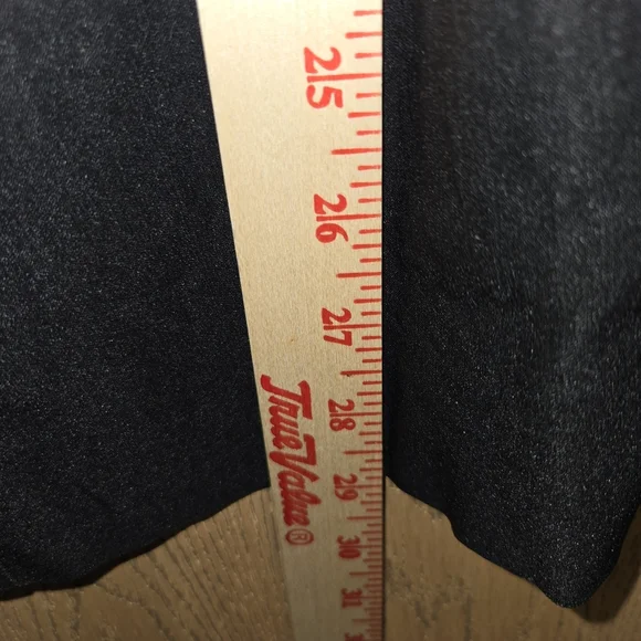 Elegant Black Blazer with Pleated Sleeves - Picture 7 of 7